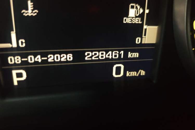 Used Land Rover Discovery 2013 3.0 SDV6 HSE Diesel Edition Odometer Close Up