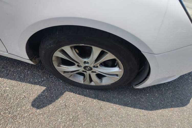 Used Hyundai Sonata 2011 2.0L Automatic Leading Edition Right Front Wheel Hub