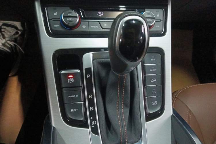 Used Geely Auto Emgrand X7 Sport 2016 1.8TD Automatic All-Wheel-Drive ZhiZun Edition Gear Lever