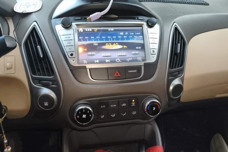 Used Hyundai ix35 2013 2.0L Automatic 2WD Comfort GL China IV Standard Audio And AC Panel