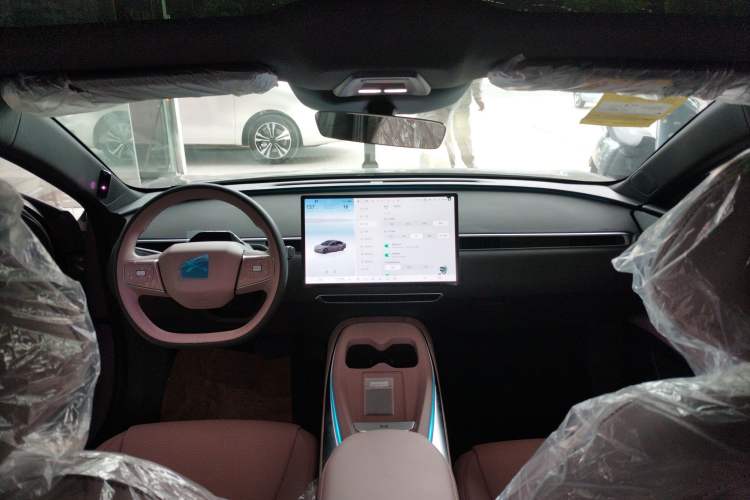 Used XPeng MONA M03 2025 600 with Ultra-Long Range Max Center Console