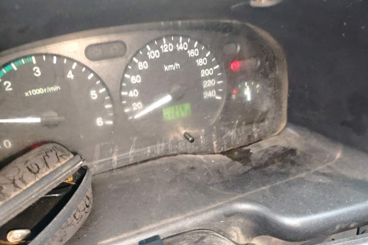 Used Ford Classic Transit 2013 2.8T Refurbished Diesel Ice-White Logistics Vehicle Long Wheelbase Mid-Roof Model JX493ZLQ4 Odometer Close Up