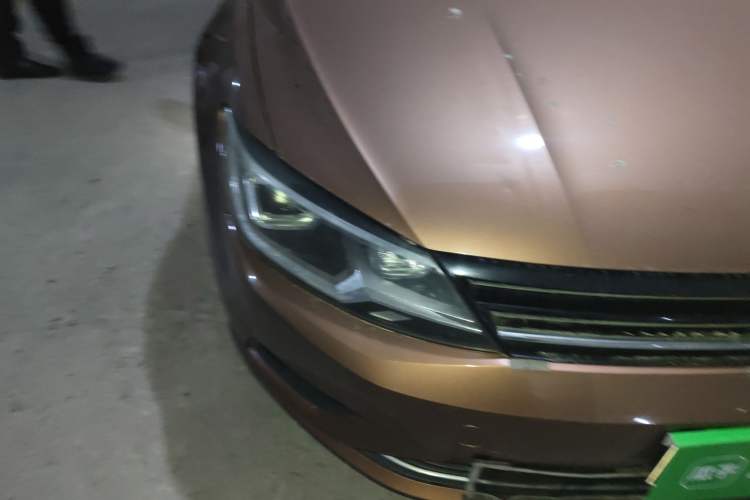 Used Volkswagen Lamando 2017 230TSI Manual Trend Edition Right Front Headlight