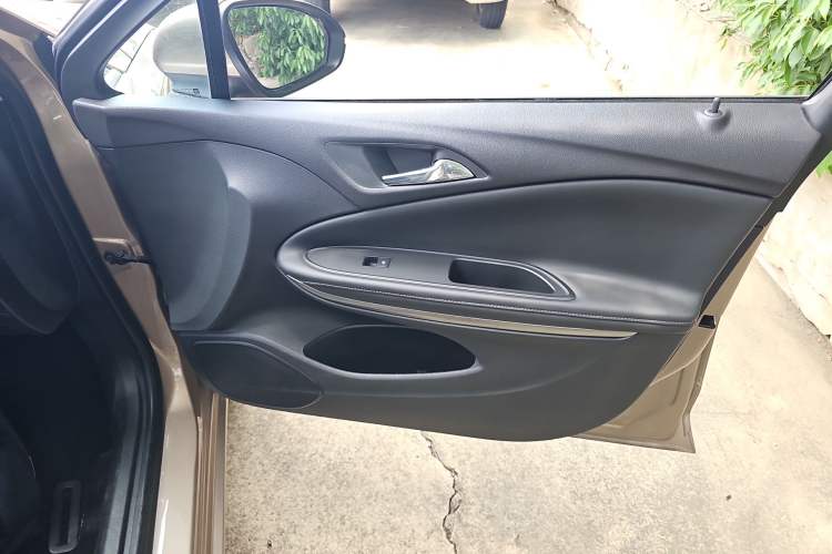 Used Buick Verano 2019 Sedan 20T Dual-Clutch Luxury Model
