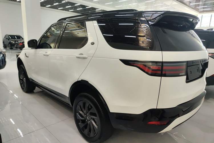 Used Land Rover Discovery 2023 Revised Version 360 PS R-Dynamic S Exterior 2