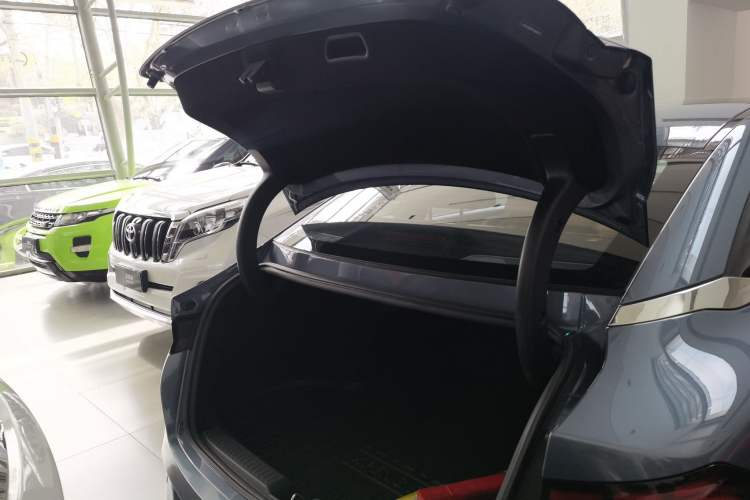 Used XPeng P5 2024 500 Pro Edition Trunk