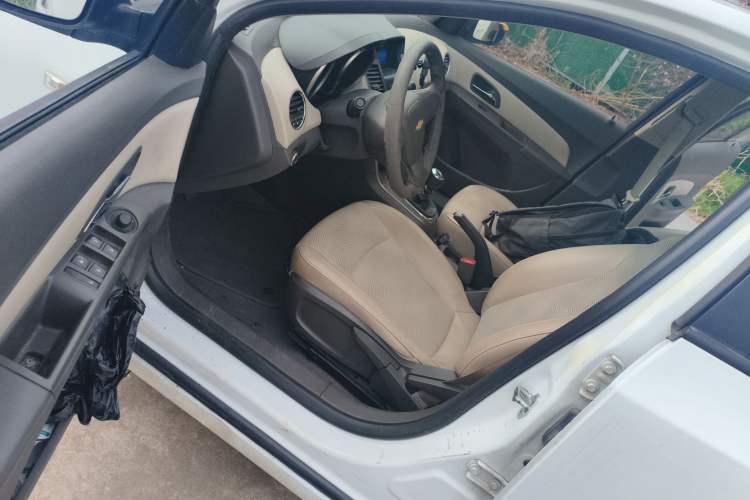 Used Chevrolet Cruze 2015 1.5L Classic SE MT
