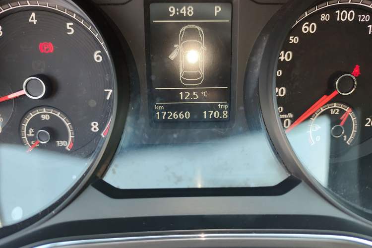 Used Volkswagen Passat 2016 330TSI DSG Luxury Edition Odometer Close Up