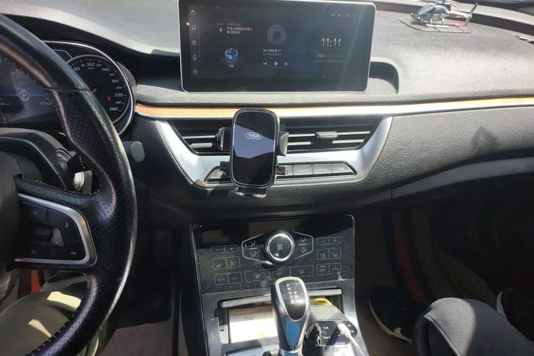 Used Hongqi H5 2019 30TD Smart Connect Dynamic Edition Audio And AC Panel