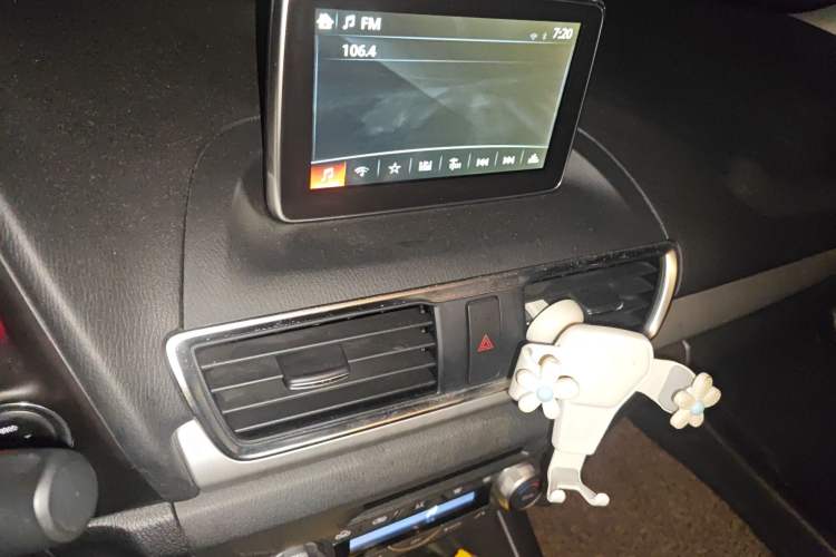 Used Mazda Mazda 3 Axela 2016 Sedan 1.5L Automatic Luxury Model
