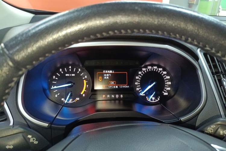 Used Ford Edge 2018 EcoBoost 245 Two-Wheel-Drive Platinum Edition 5 Seats