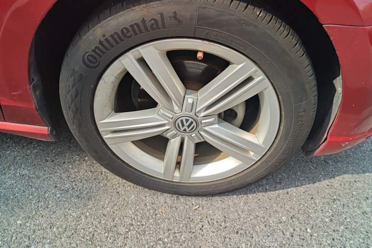 Used Volkswagen Lamando 2017 280TSI DSG Comfort Edition Right Front Wheel Hub