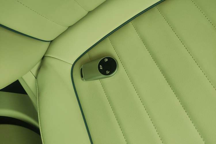 Used ORA Good Cat 2023 401 km Standard Range Luxury Version Lithium Iron Phosphate
