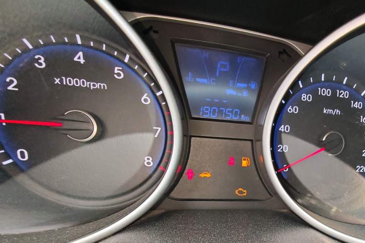 Used Hyundai ix35 2013 2.0L Automatic Two-Wheel Drive Smart GLS China IV Standard Odometer Close Up