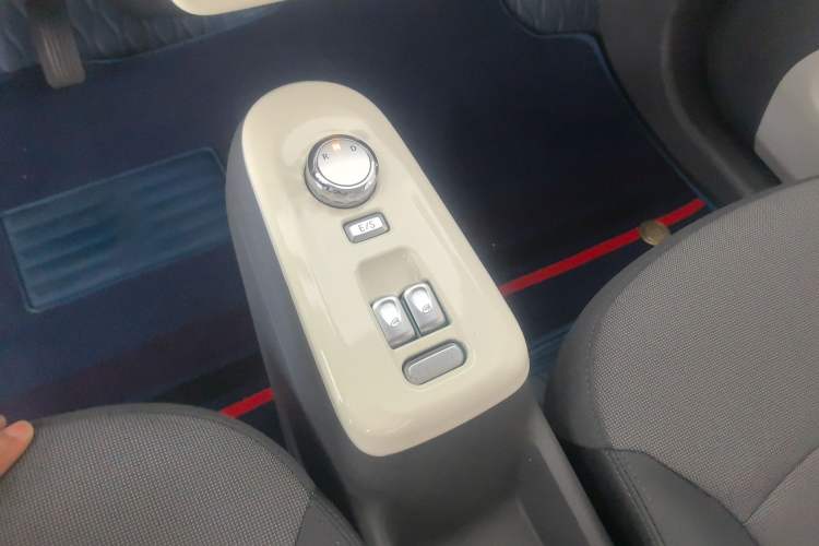 Used CHANGAN NEVO Lumin 2022 210km Sweet Edition Gear Lever