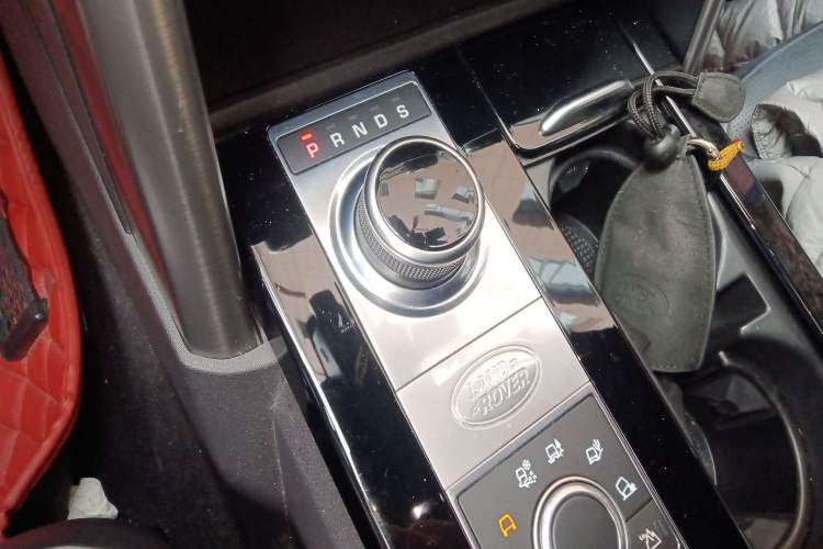 Used Land Rover Discovery 2017 3.0 SC V6 HSE Gear Lever