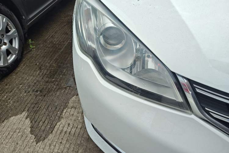 Used Roewe 360 2016 1.5L Automatic Smart Screen Version Right Front Headlight