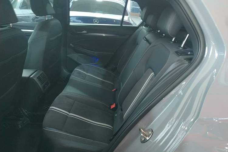 Used Volkswagen Golf 2023 Facelift 280TSI DSG R-Line Lite