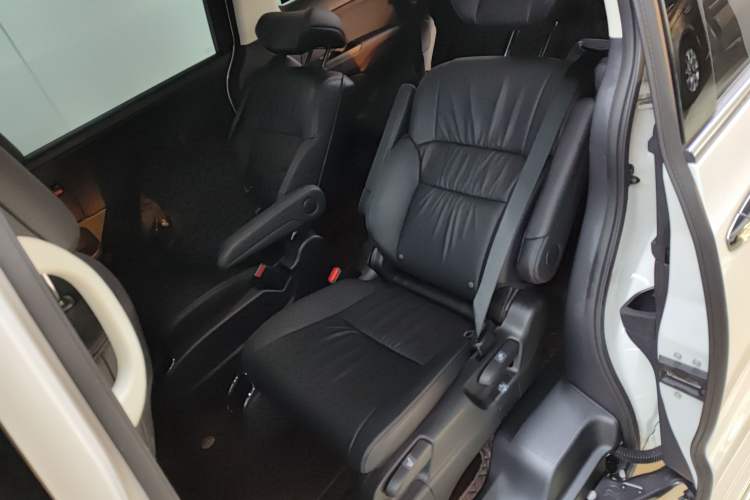 Used Honda Odyssey 2022 2.0L eHEV Sharp Enjoyment Edition Left Rear Seat