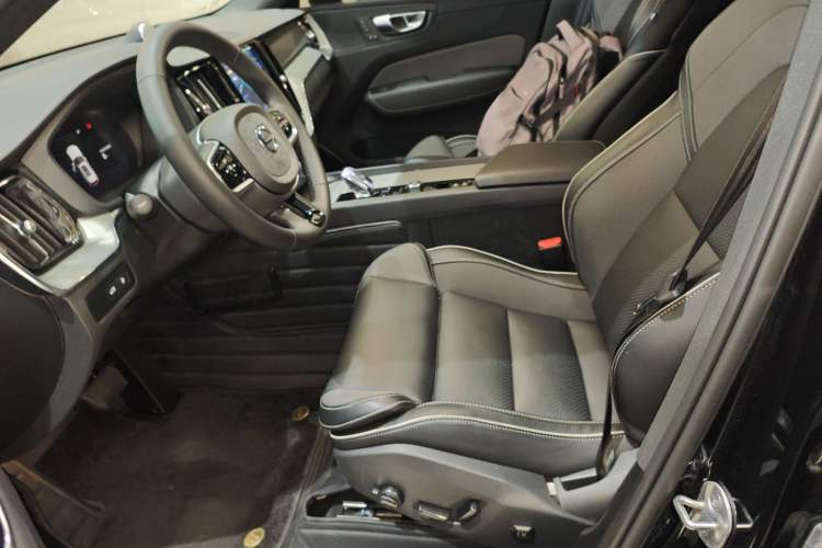 Used Volvo XC60 New Energy 2024 T8 Plug-in Hybrid Long-Range All-Wheel Drive Zhiyuan Polar Night Edition
