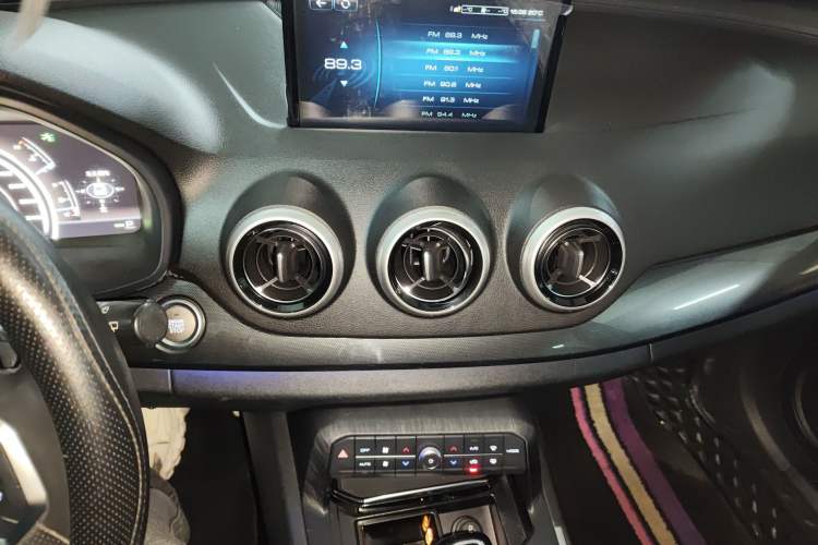 Used Wey VV7 2017 2.0T Flagship Model Audio And AC Panel