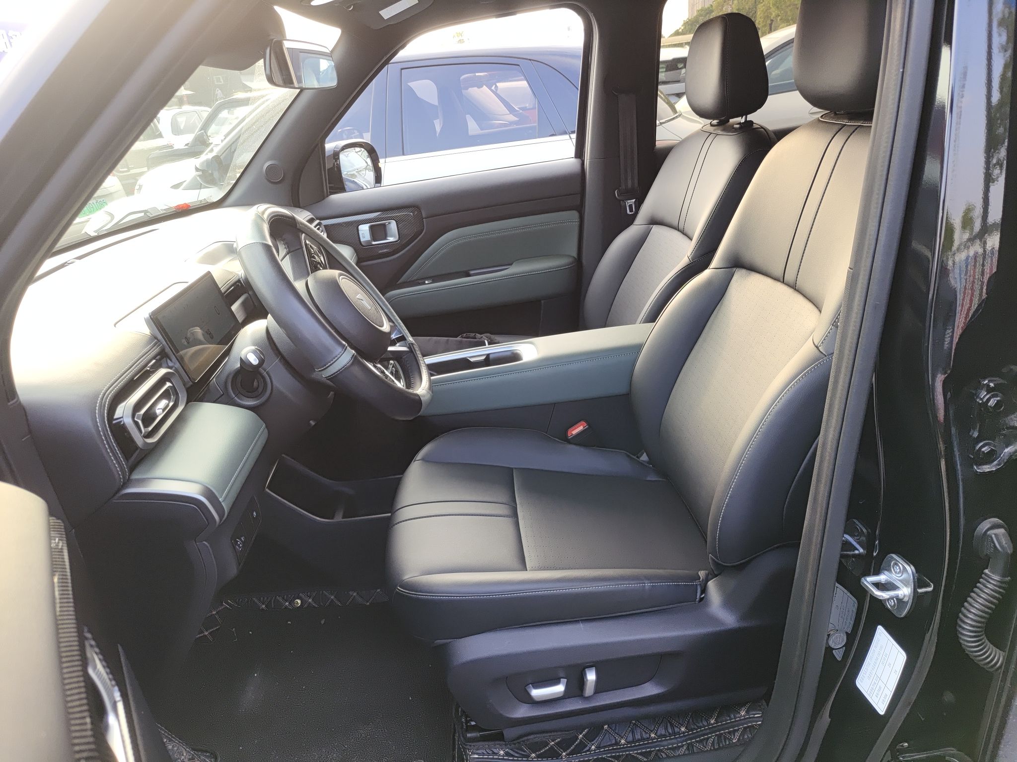 Переднее сиденье в автомобиле