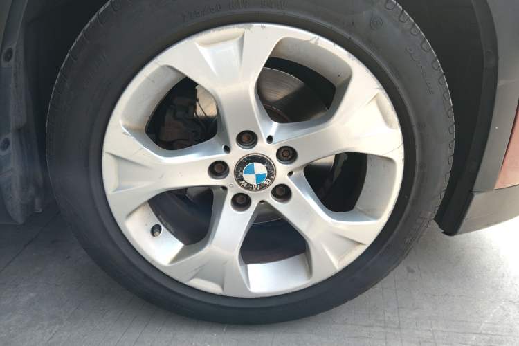 Used BMW X1 2010 sDrive18i Luxury Model Right Front Wheel Hub