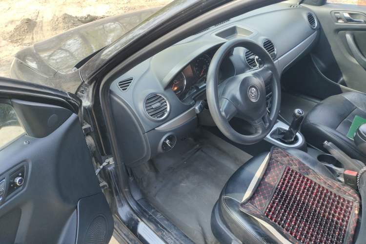 Used Volkswagen Lavida 2011 1.6L Manual - Premium Edition Driver Seat