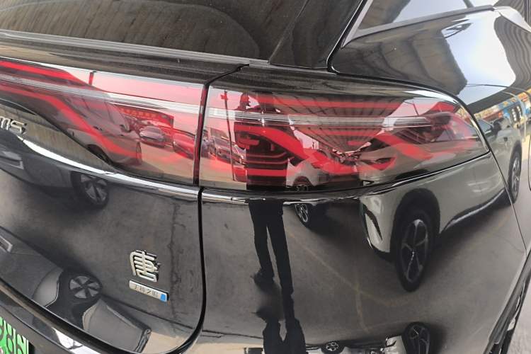 Used BYD Tang New Energy 2025 Intelligent Driving Version DM-i 115KM Flagship Edition Right Rear Taillight