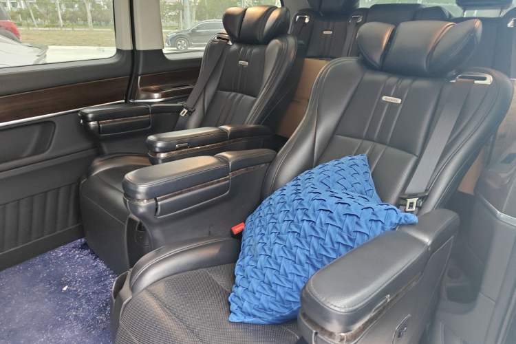 Used Mercedes-Benz V-Class 2021 V 260 Avantgarde Edition