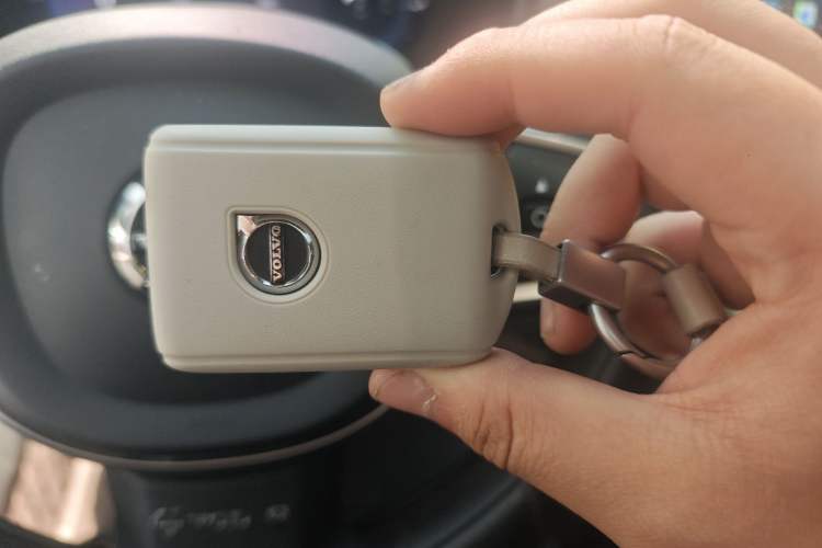 Used Volvo S60 New Energy 2024 T8 All-Wheel Drive Long-Range Zhiyi Luxury Edition
