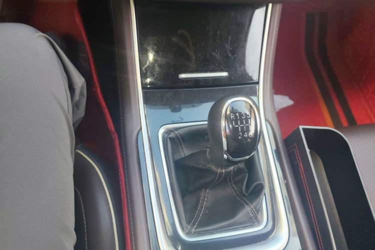 Used CHANGAN Raeton CC 2018 1.5T Manual Luxury Model China V Standard