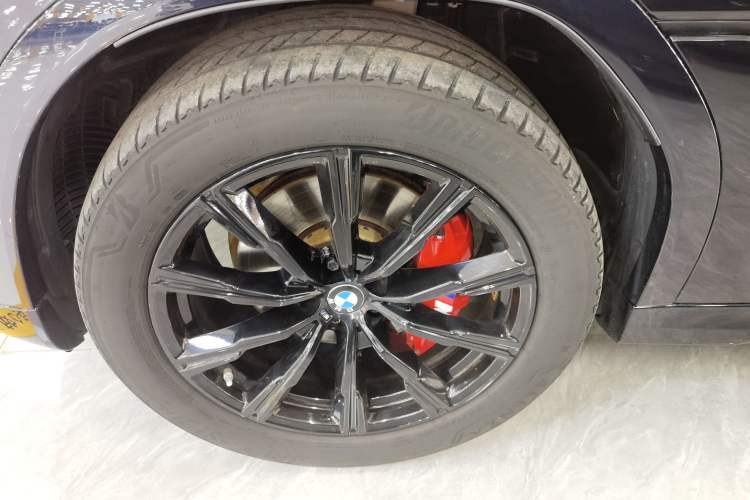 Used BMW X6 2022 Restyled xDrive40i M Sport Package Left Front Wheel Hub