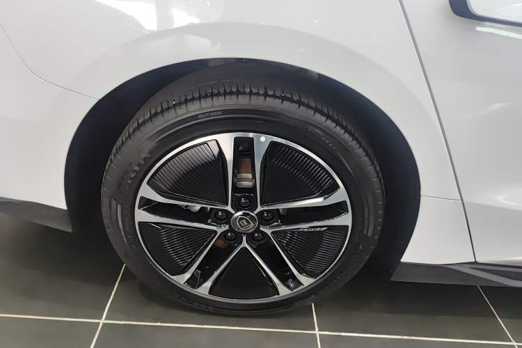 Used BYD Han 2023 EV Champion Edition 605KM Front-Drive Premium Model Right Rear Wheel Hub