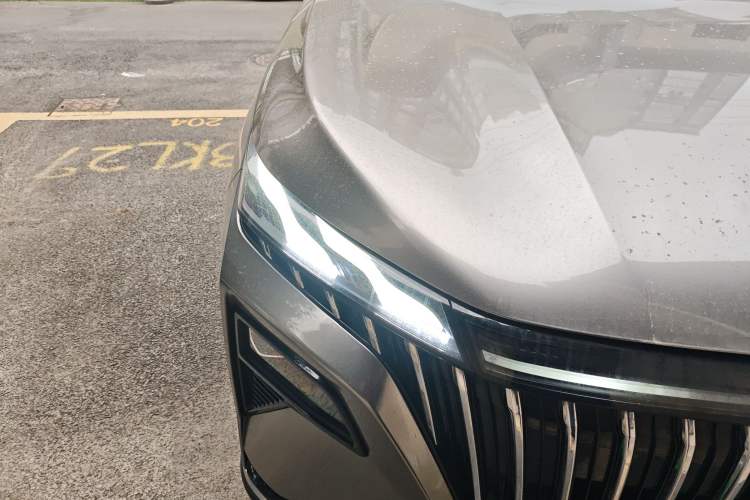 Used Dongfeng Aeolus Huge 2022 Mach Dual-Motor 1.5T MHD Dare-to-Dream Edition