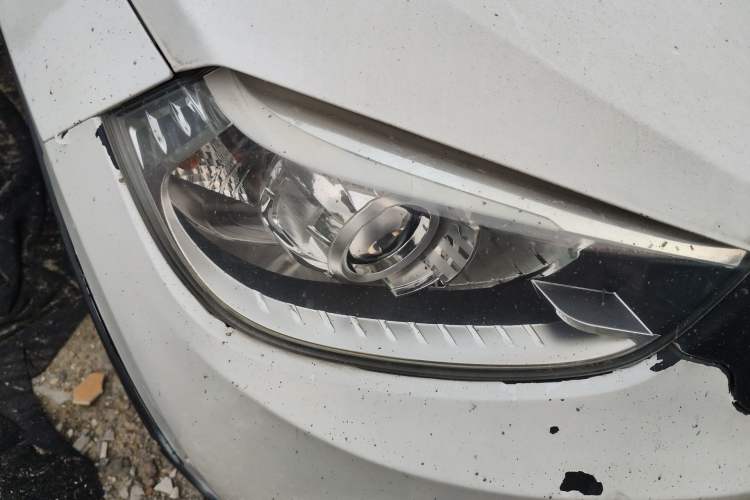 Used Brilliance V3 2016 1.5L Manual Comfort Model Right Front Headlight