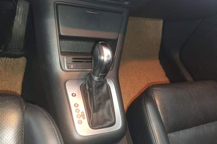 Used Volkswagen Tiguan 2013 1.8TSI Automatic Two-Wheel Drive Luxury Model Gear Lever