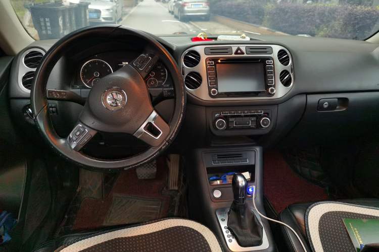 Used Volkswagen Tiguan 2012 2.0 TSI Automatic All-Wheel Drive Elite Edition Center Console