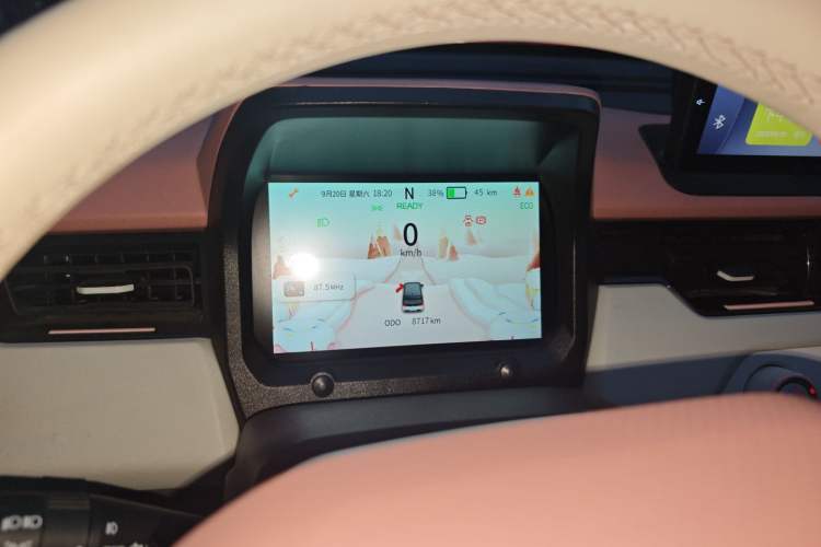 Used Chery New Energy QQ Ice Cream 2022 Taohuanxi Fragrant Peach Model
