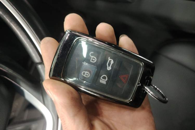 Used Land Rover Discovery Sport 2020 249 PS R-Dynamic Performance Edition
