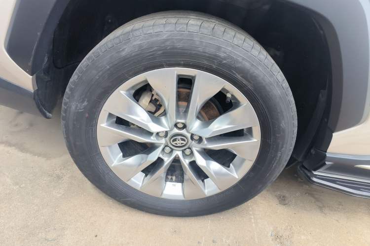 Used Toyota Wildlander 2020 2.0L CVT 4x4 Luxury Edition Right Rear Wheel Hub