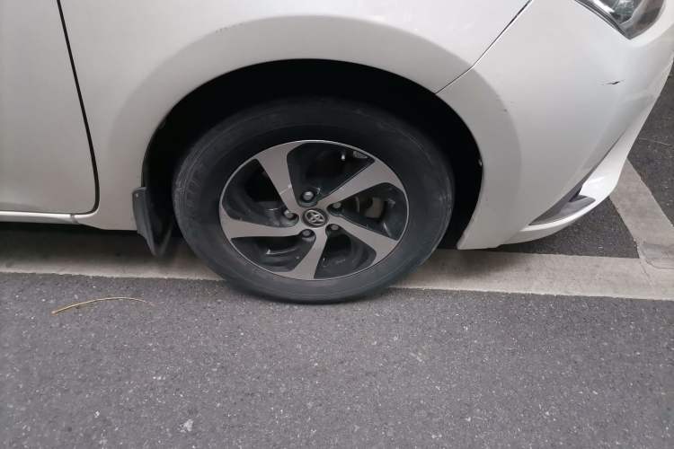 Used Toyota Levin 2017 Revised Dual-Engine 1.8H GS E-CVT Elite Sunroof Version China V Standard Right Front Wheel Hub