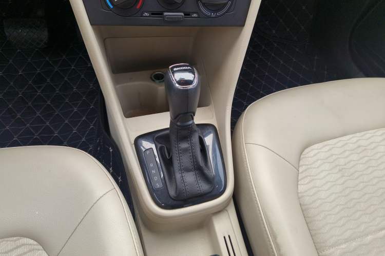 Used Skoda Rapid 2015 1.6L Automatic Smart Selection Model