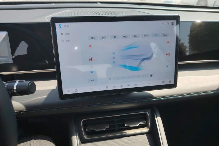 Used BYD Qin L 2025 DM-i Smart Drive 120KM Leading Model
