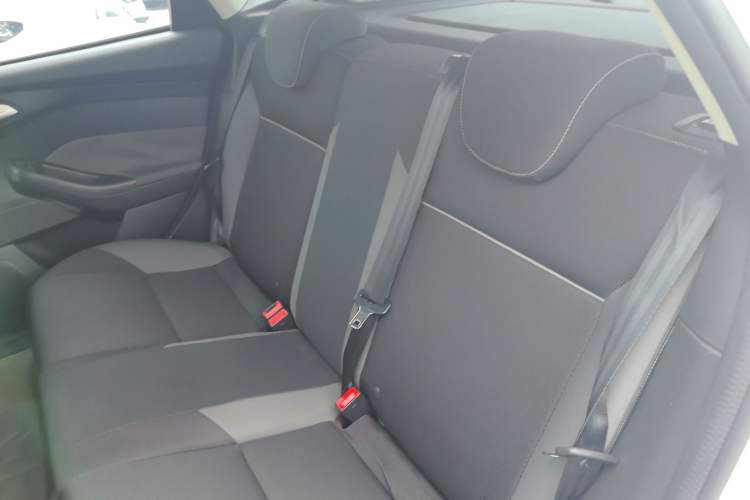 Used Ford Focus 2015 Hatchback 1.6L Manual Fashion Edition
