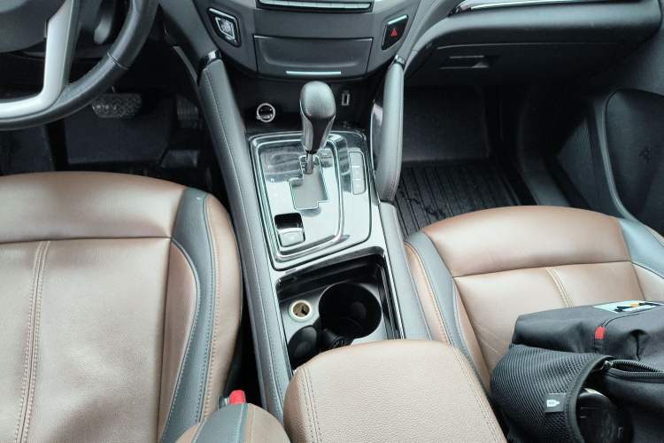 Used Dongfeng Aeolus AX7 2018 Classic 1.6T Automatic Luxury Model Gear Lever