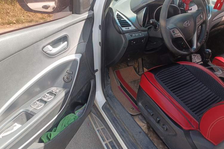 Used Hyundai Santa Fe 2015 2.0T Automatic All-Wheel Drive Smart Version 5 Seats Driver Seat