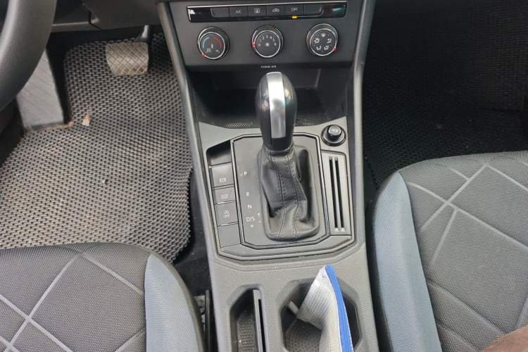 Used Volkswagen Lavida 2024 1.5L Automatic DeYi Edition Gear Lever