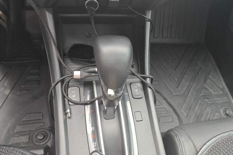 Used Honda Jade 2014 1.8L CVT Luxury Edition 5 seats Gear Lever