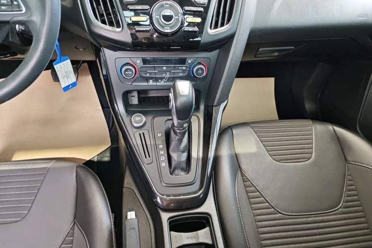 Used Ford Focus 2017 Hatchback 1.6L Automatic Fashion Edition Smart Drive Version
